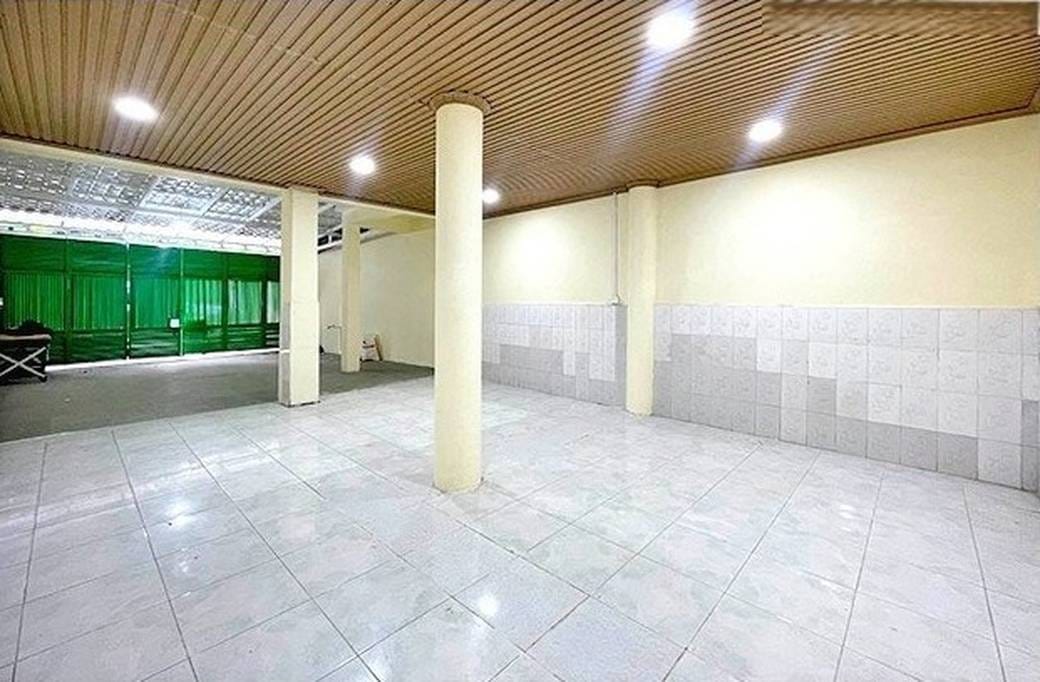 Maison-boutique À louer à Boeng Keng Kang $650