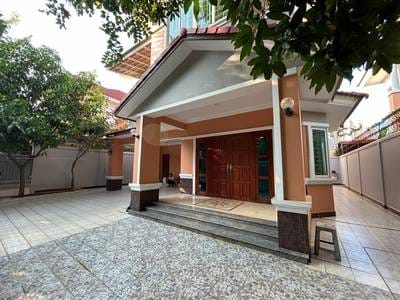 $2,300 Vila