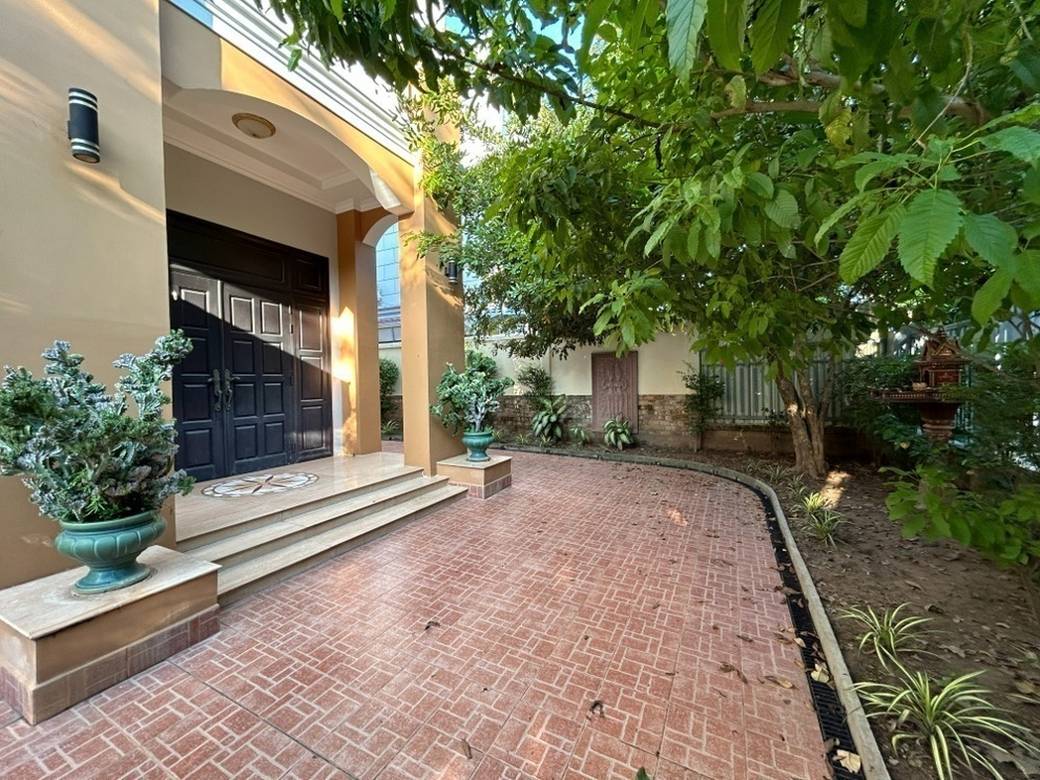 450 sqm Land Size Vila K pronájmu