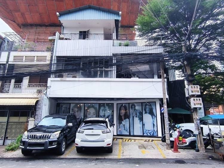 BKK 1, Boeng Keng Kang, Phnom Penh에 있는 상가주택 매매