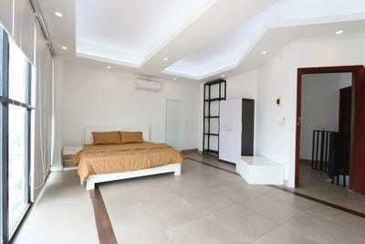 3 Bedrooms Penthouse For Rent for $1,100