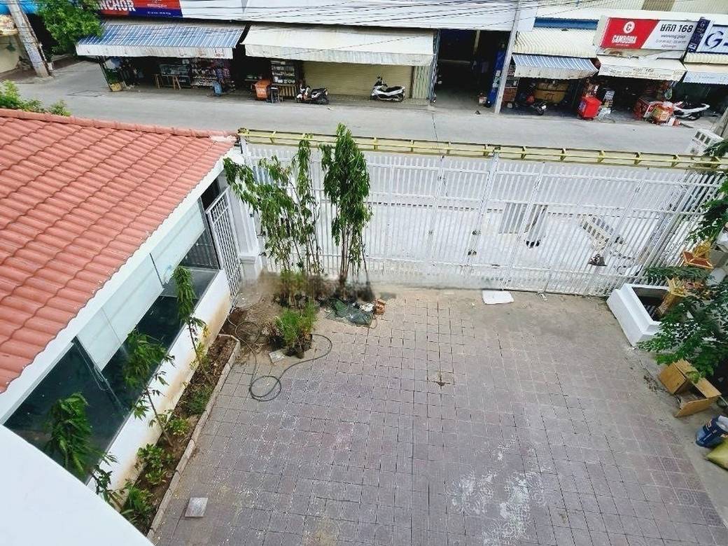 375 sqm Land Size Villa For Rent