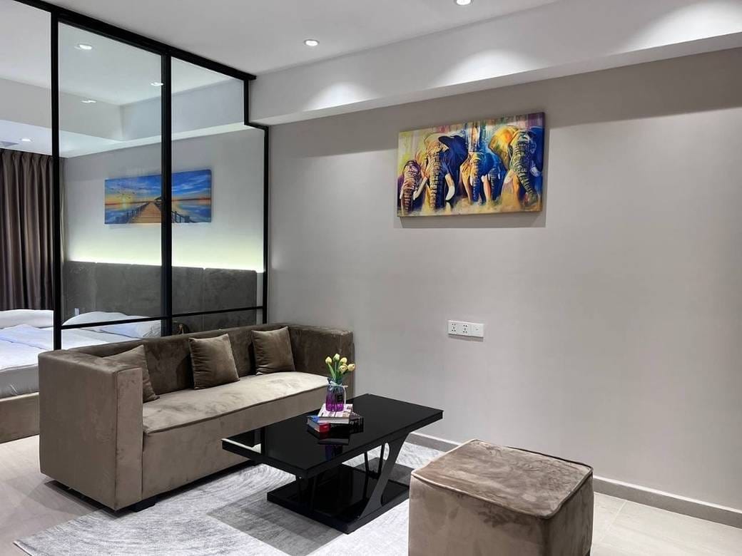 $450 Condo