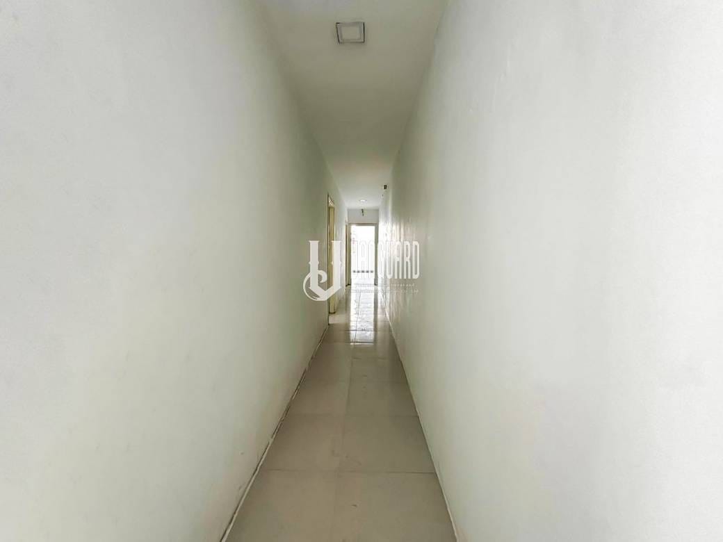 $1,900 Flat House
