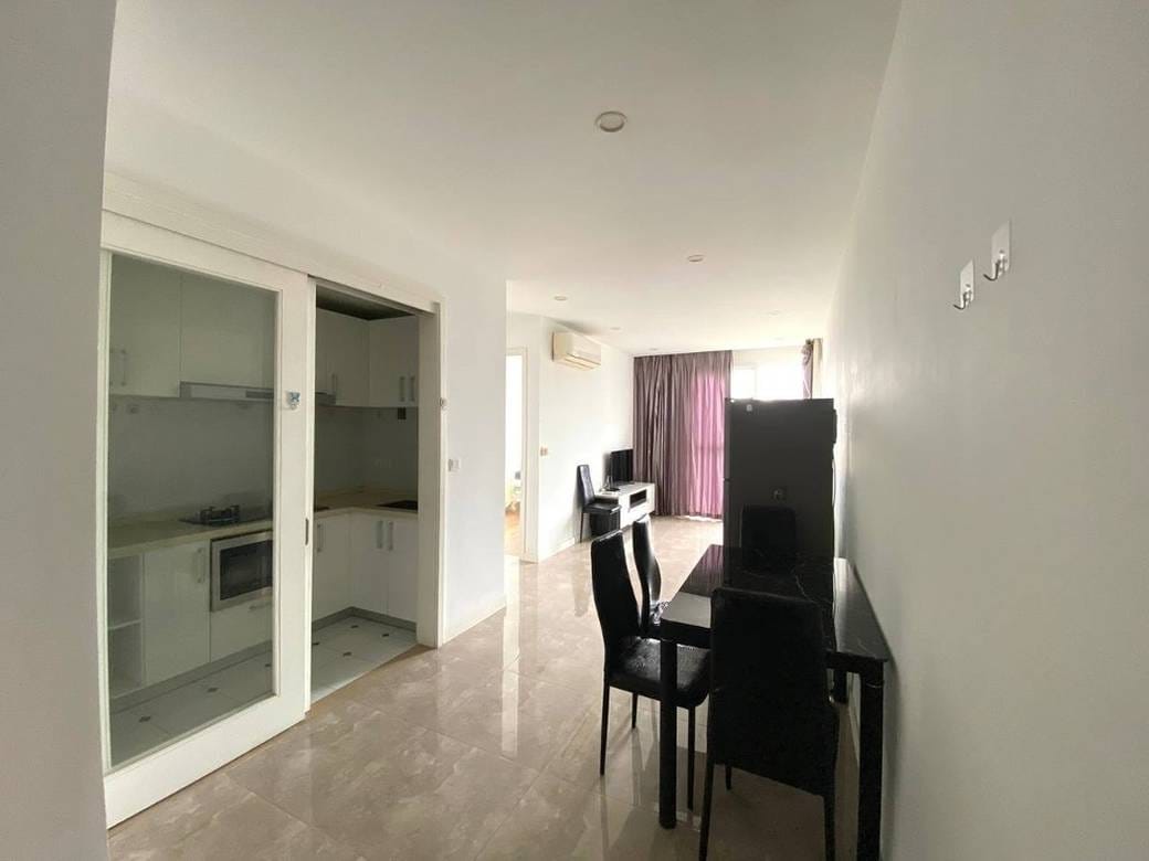 $900 Condo
