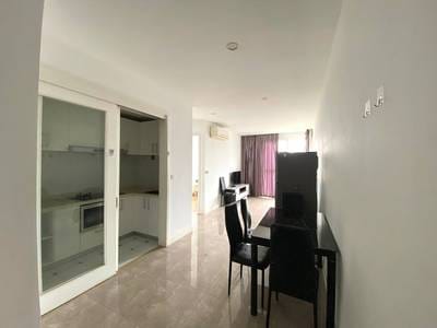 $900 Condo