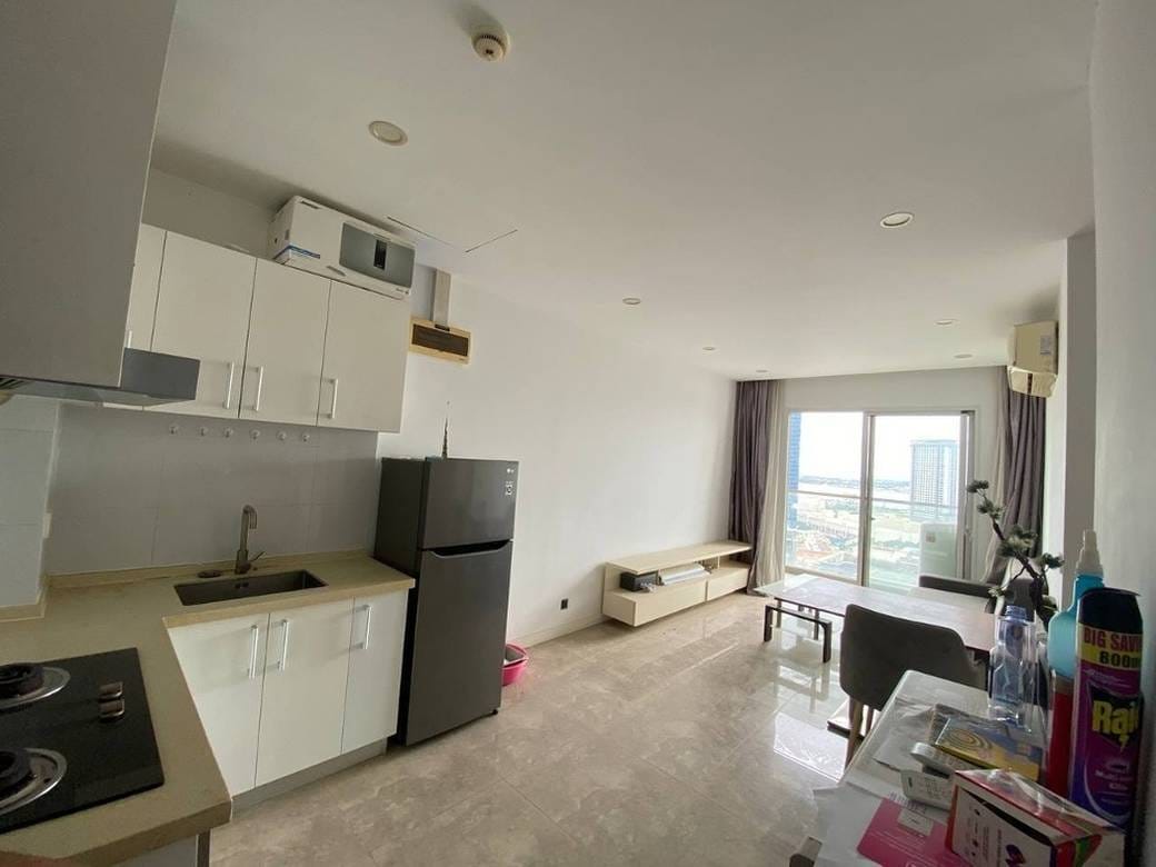 $900 Condo