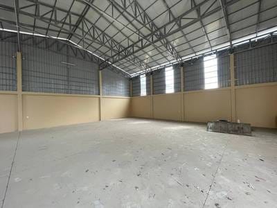 272 sqm Land Size Sklad K pronájmu