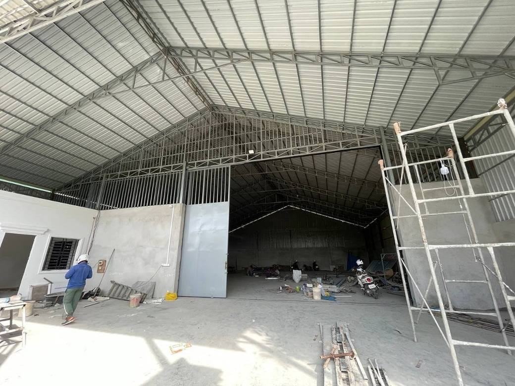 600 sqm Land Size Warehouse For Rent