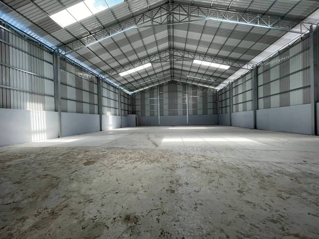 Entrepôt À louer de 600 m² de terrain