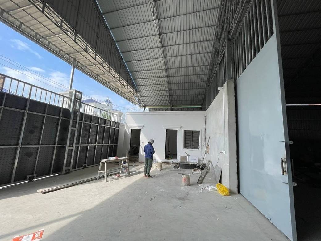 Warehouse For Rent with 2 Parking Space