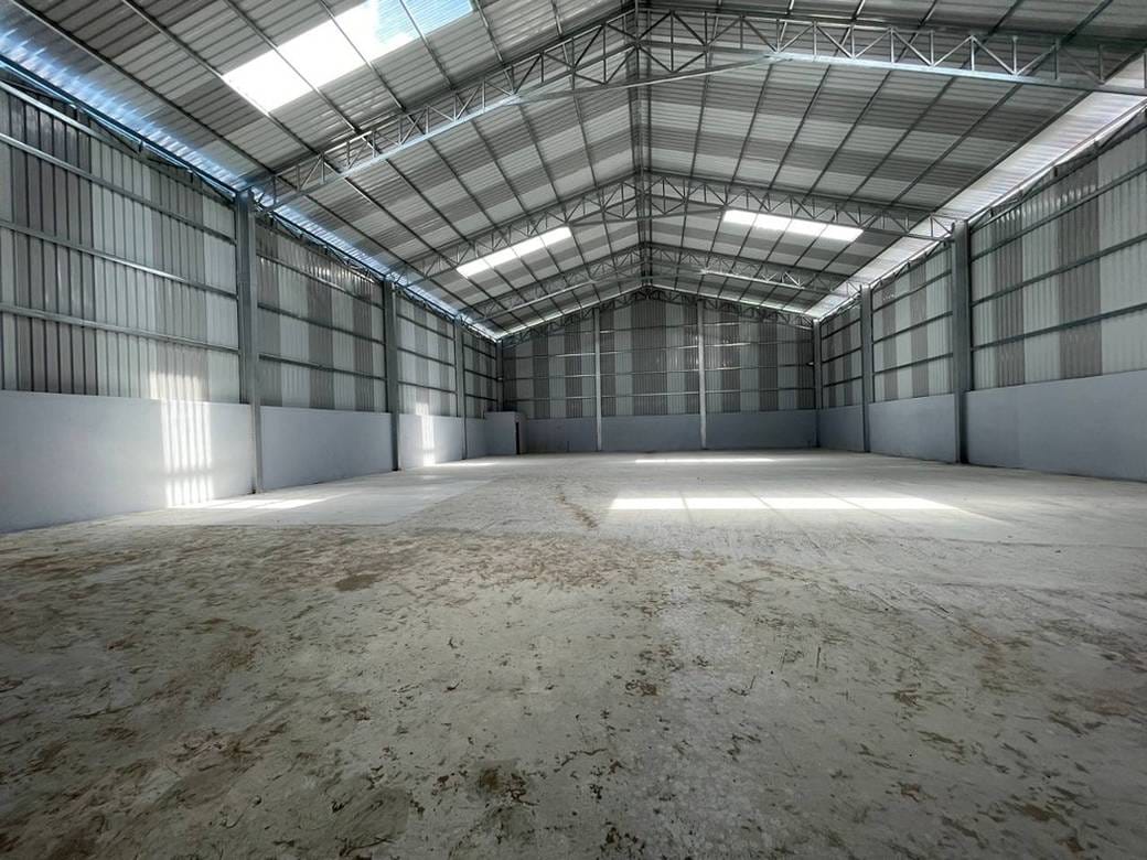 Entrepôt À louer avec 4 place de parking