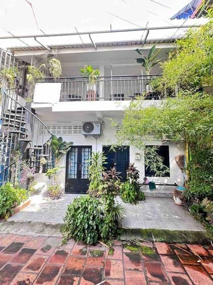 4 Bedrooms House and lot Na prodej