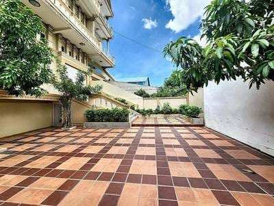 Bâtiment À vendre de 945 m² habitables à Sen Sok