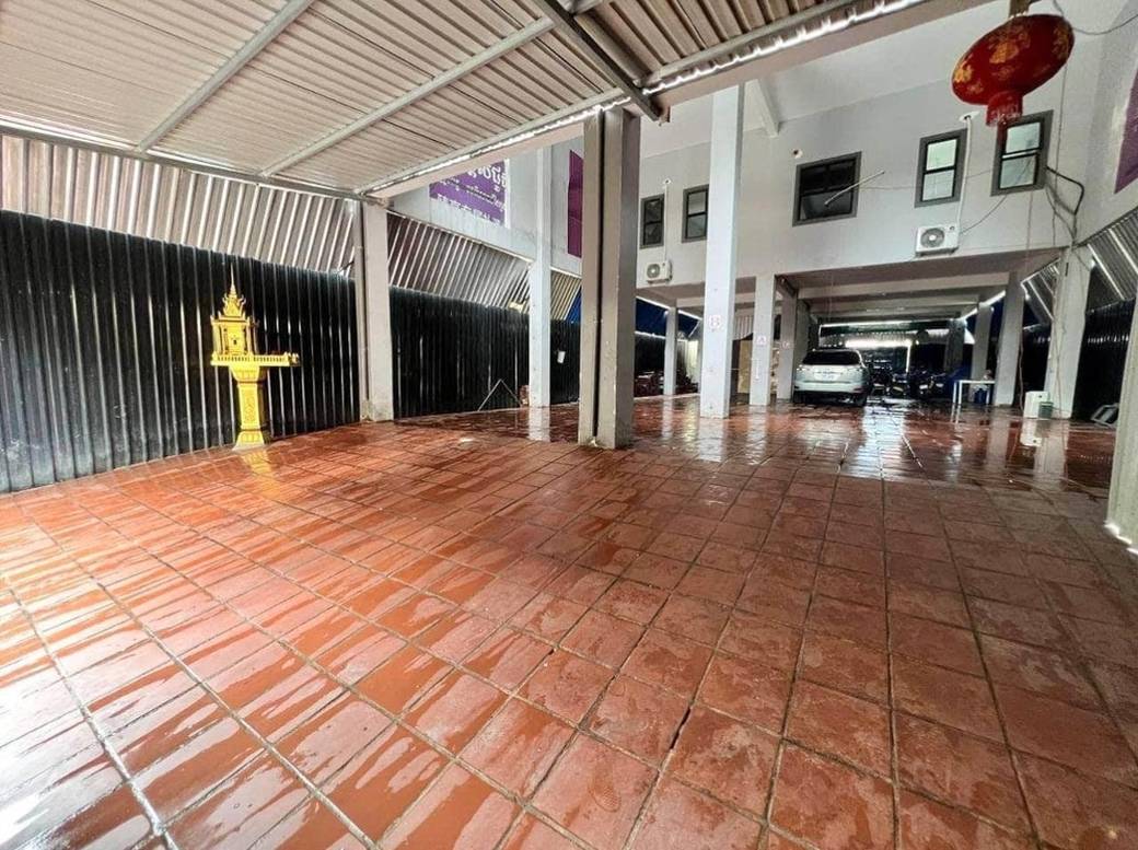 Bâtiment À louer de 3,248 m² habitables à Toul Kork