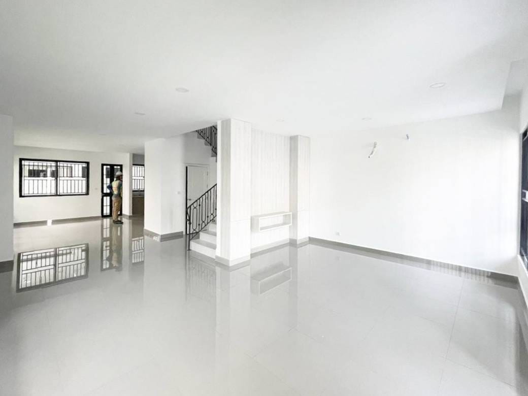 Chroy Changvar双子别墅出售，价格$290,000
