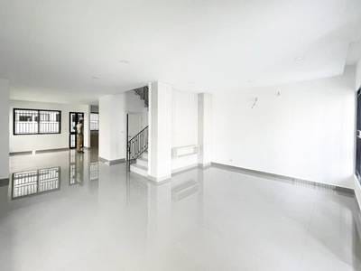 Chroy Changvar双子别墅出售，价格$290,000