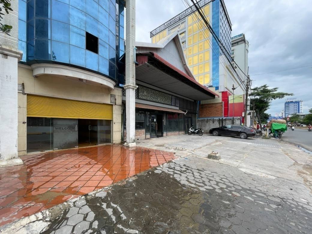 700 sqm Land Size Sklad For Sale & Rent