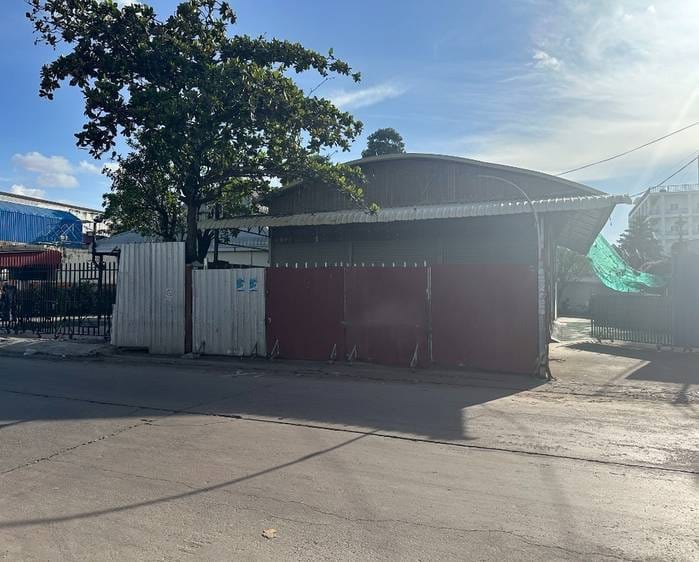 Entrepôt À louer de 280 m² de terrain