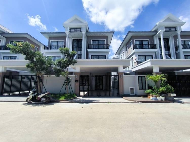 Cheung Aek, Dangkao, Phnom Penh的双子别墅出租