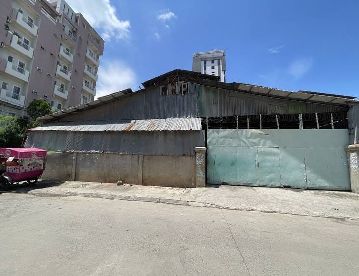 ឃ្លាំង តម្លៃ $3,000