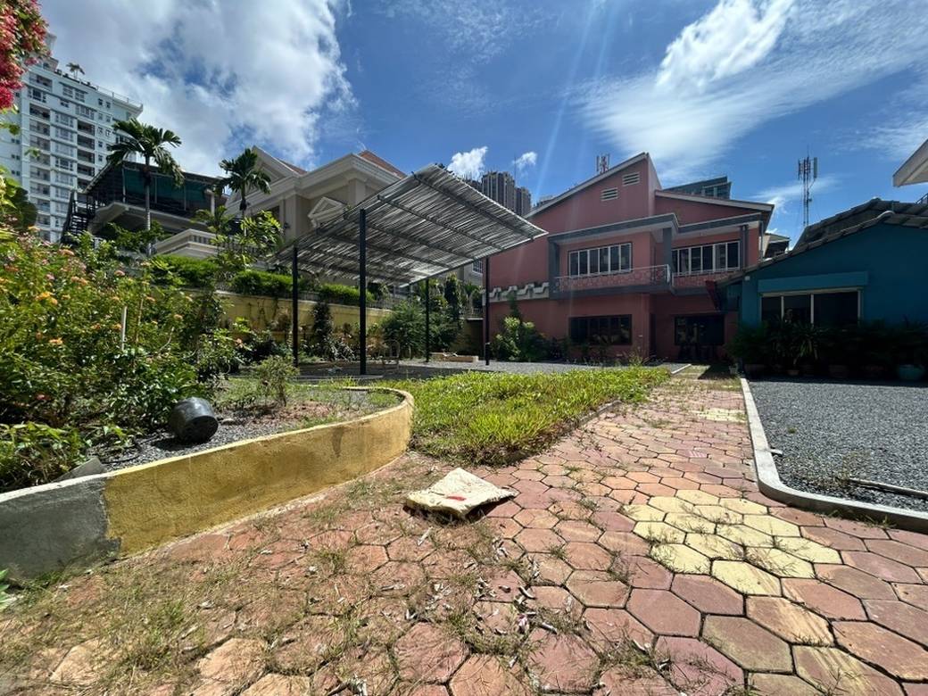 160 sqm Living Size House and lot K pronájmu in Chamkarmon
