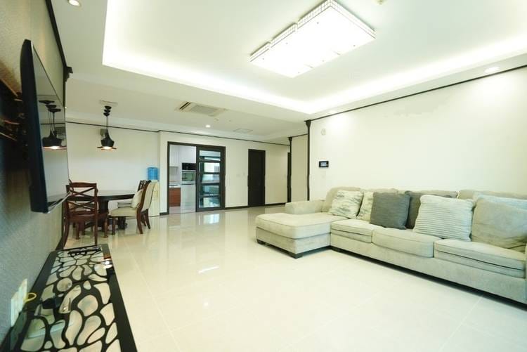 Spacious 3-Bedroom Condo for Sale/Rent in De Castle BKK 1