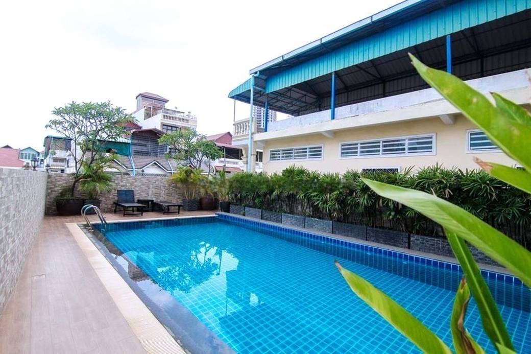 60 sqm Living Size Apartment For Rent in Boeng Keng Kang
