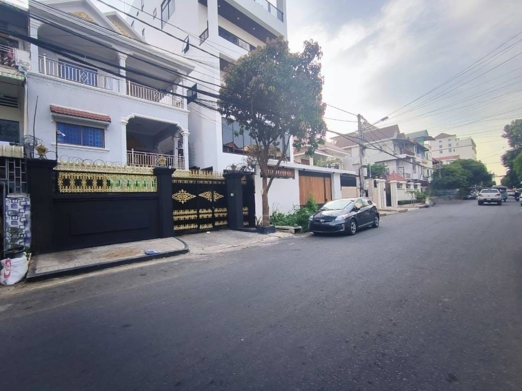 480 sqm Living Size House and lot Na prodej in Boeng Keng Kang