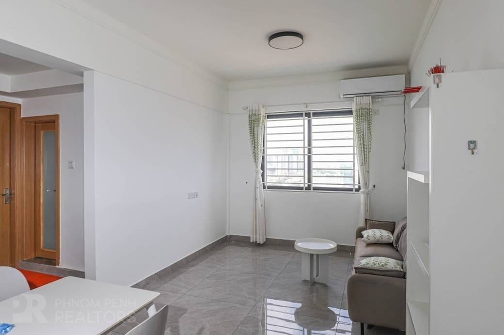 $750 Condo