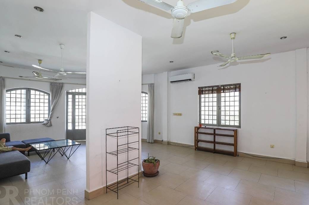 192 sqm Land Size Flat House For Rent