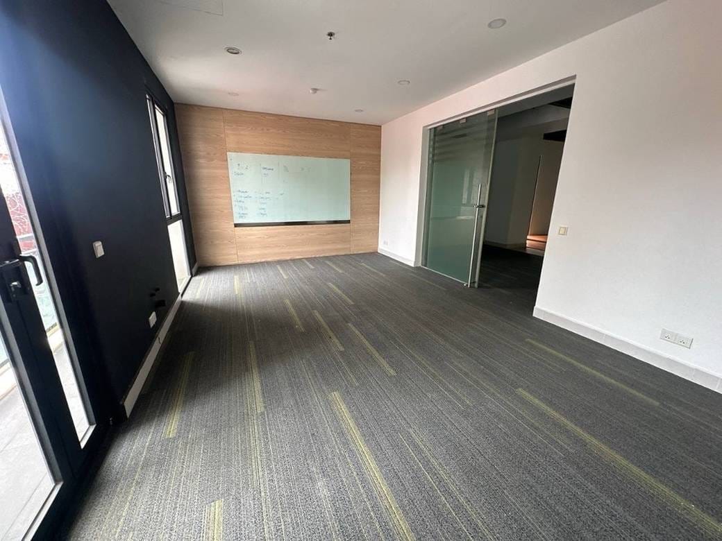 213 sqm Living Size Kanceláře K pronájmu in Daun Penh