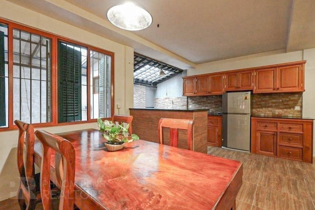 Flat House For Rent in Boeung Trabek, Chamkarmon, Phnom Penh
