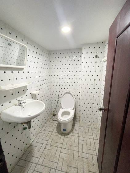อาคาร สำหรับขาย ขนาดที่ดิน 360 ตร.ม. ราคา $1,440,000