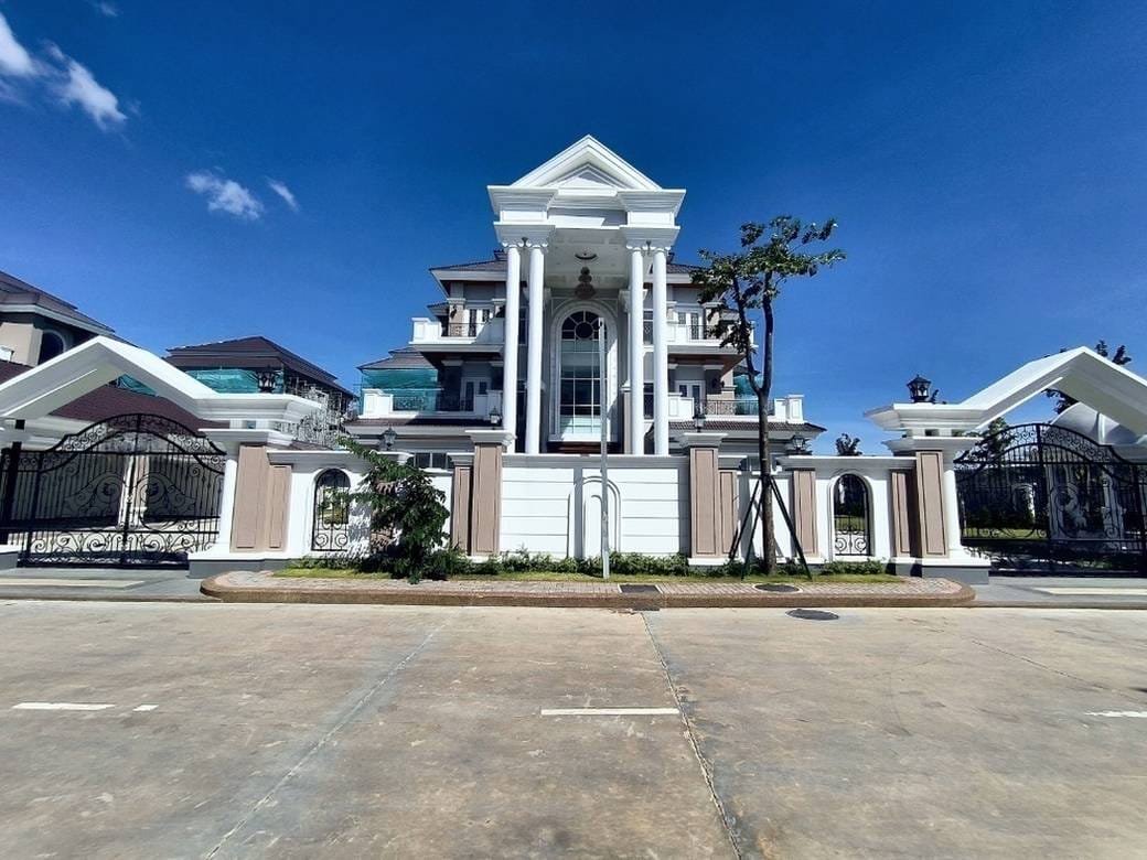 Borey Peng Huoth: The Star Mera Garden | $10,000 Vila