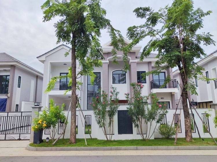 Villa For Sale in Preaek Lieb, Chroy Changvar, Phnom Penh