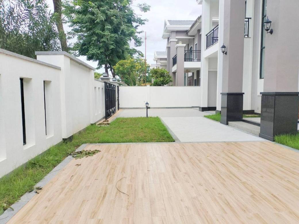 $950,000 Villa