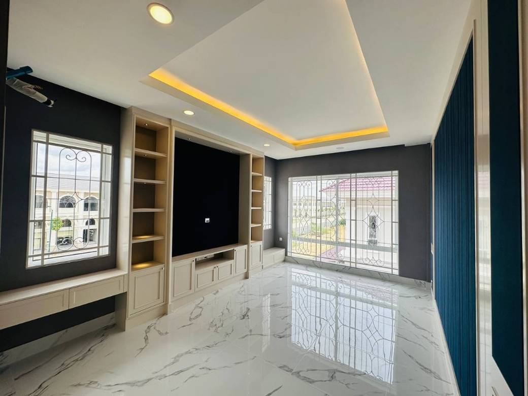 860 sqm Land Size Vila Na prodej