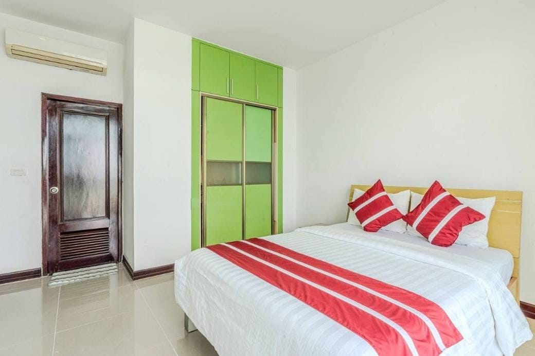 $1,200 Condo