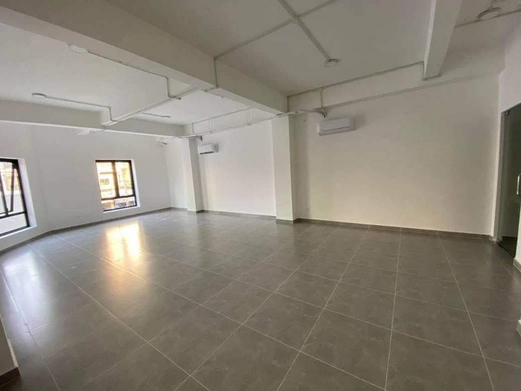 54 sqm Land Size Kanceláře K pronájmu
