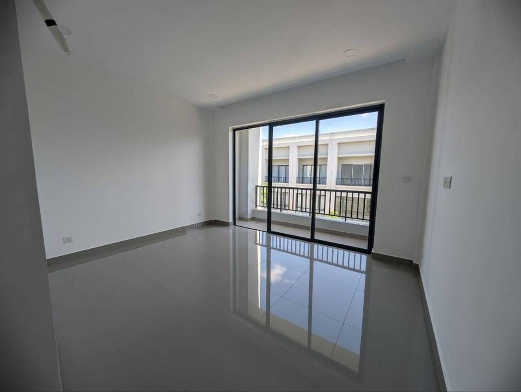 60 sqm Living Size Shophouse For Rent in Chroy Changvar