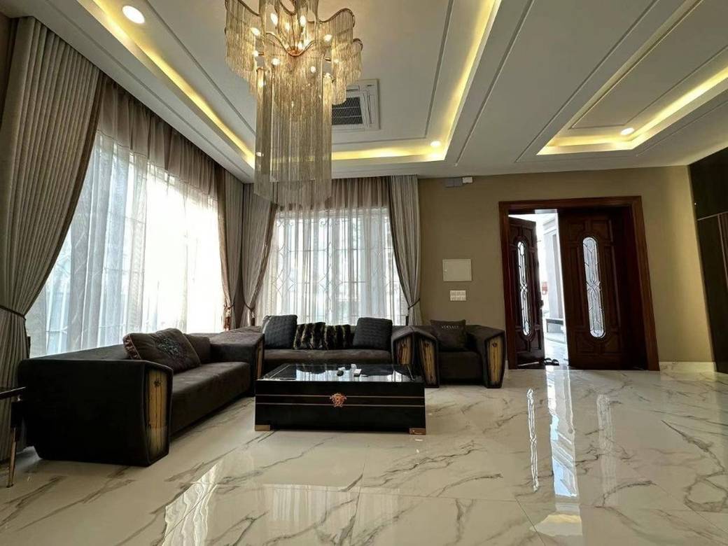 $8,800 Vila