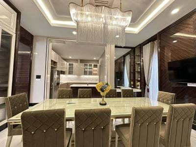 560 sqm Land Size Vila K pronájmu