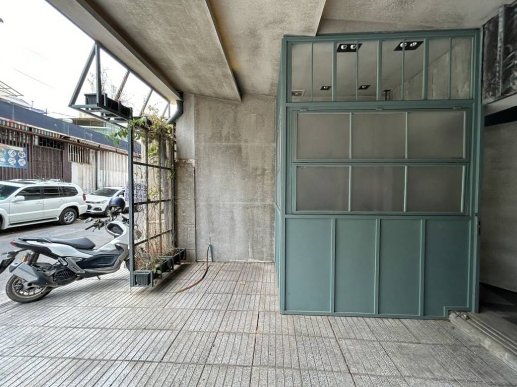 $1,100 CommercialShophouse
