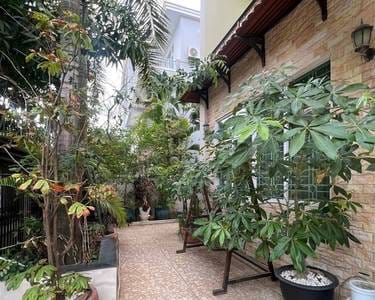 200 sqm Land Size Vila K pronájmu