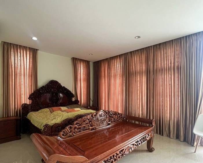 6 Bedrooms Vila K pronájmu for $4,000