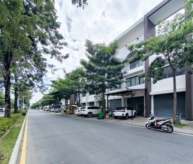Preaek Lieb, Chroy Changvar, Phnom Penhの店舗付住宅売り物件
