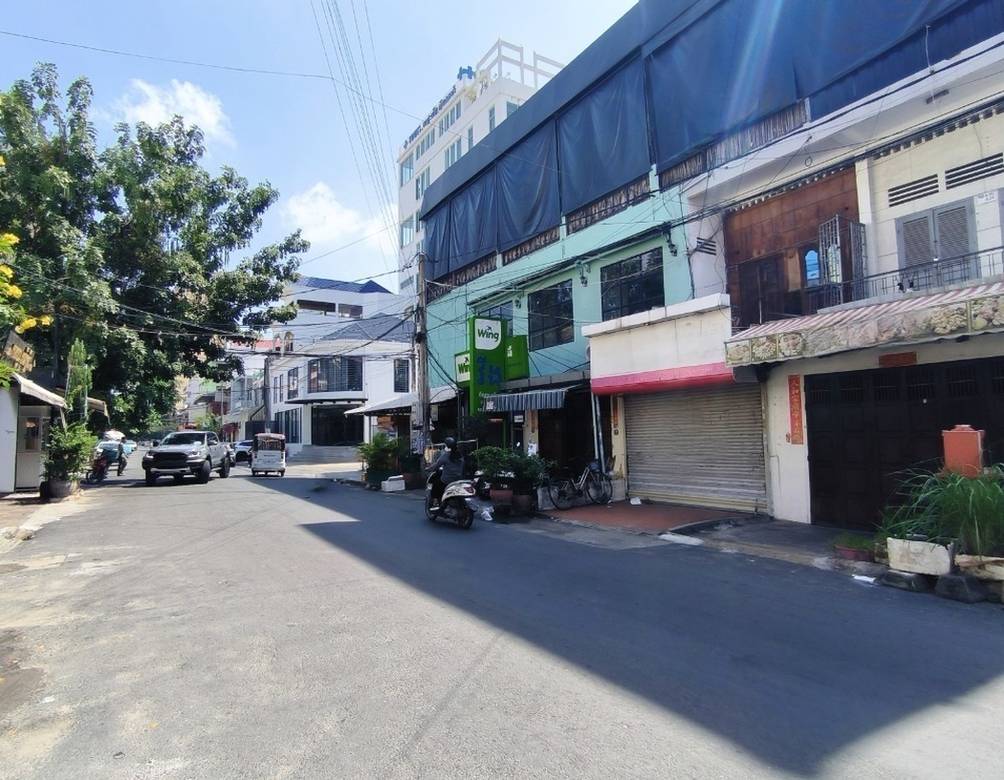 76 sqm Land Size Shophouse For Rent