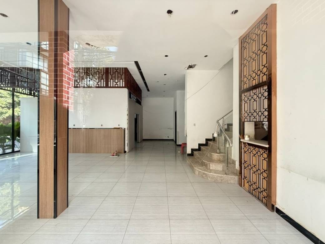 $1,200,000 Shophouse