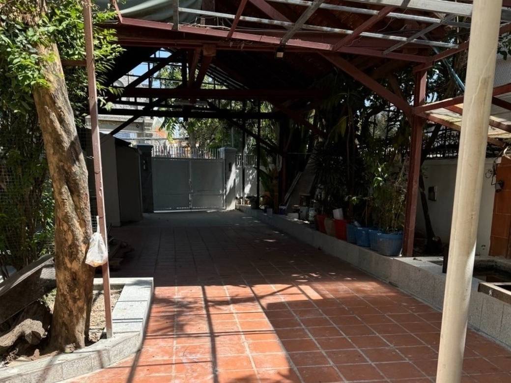 ตึกแถว สำหรับเช่า ใน Daun Penh $2,200